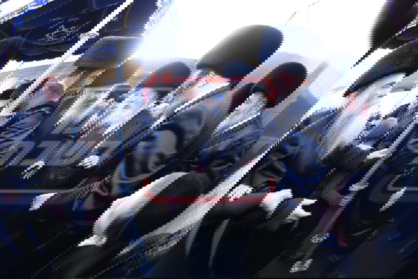 תיעוד מרהיב: אדמו"רי בני ברק בחופת גור - בבית המדרש הגדול בירושלים