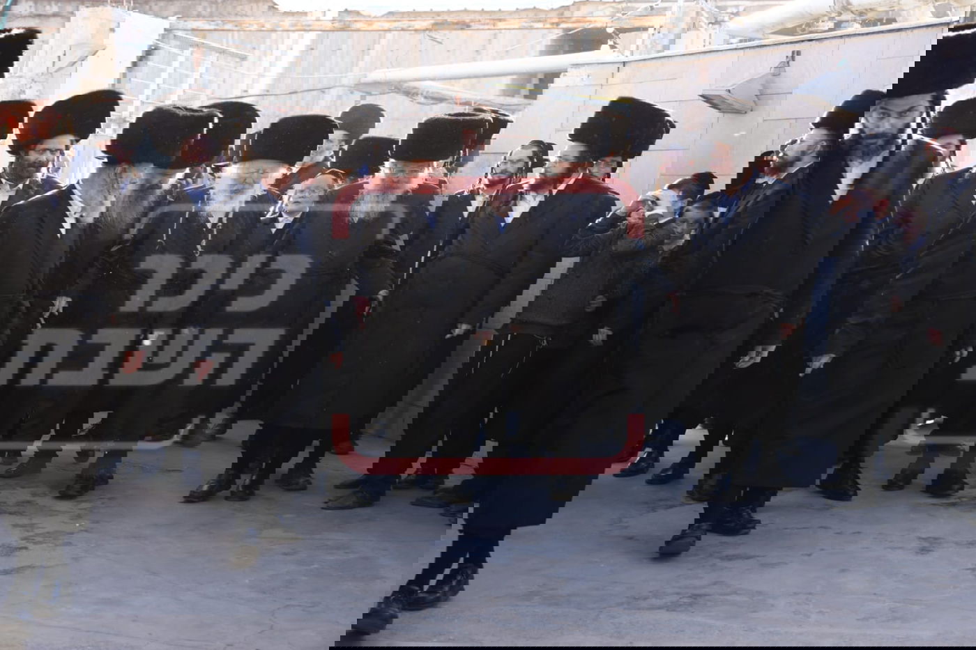 תיעוד מרהיב: אדמו"רי בני ברק בחופת גור - בבית המדרש הגדול בירושלים