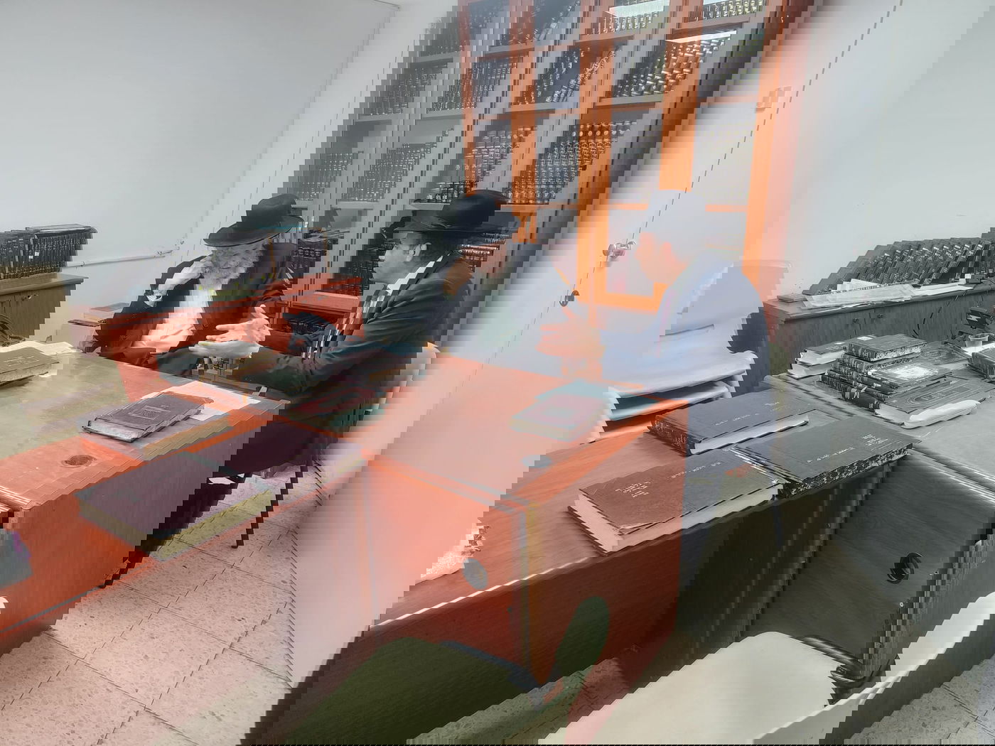 גרינברג במעונו של הגרמ"ה הירש