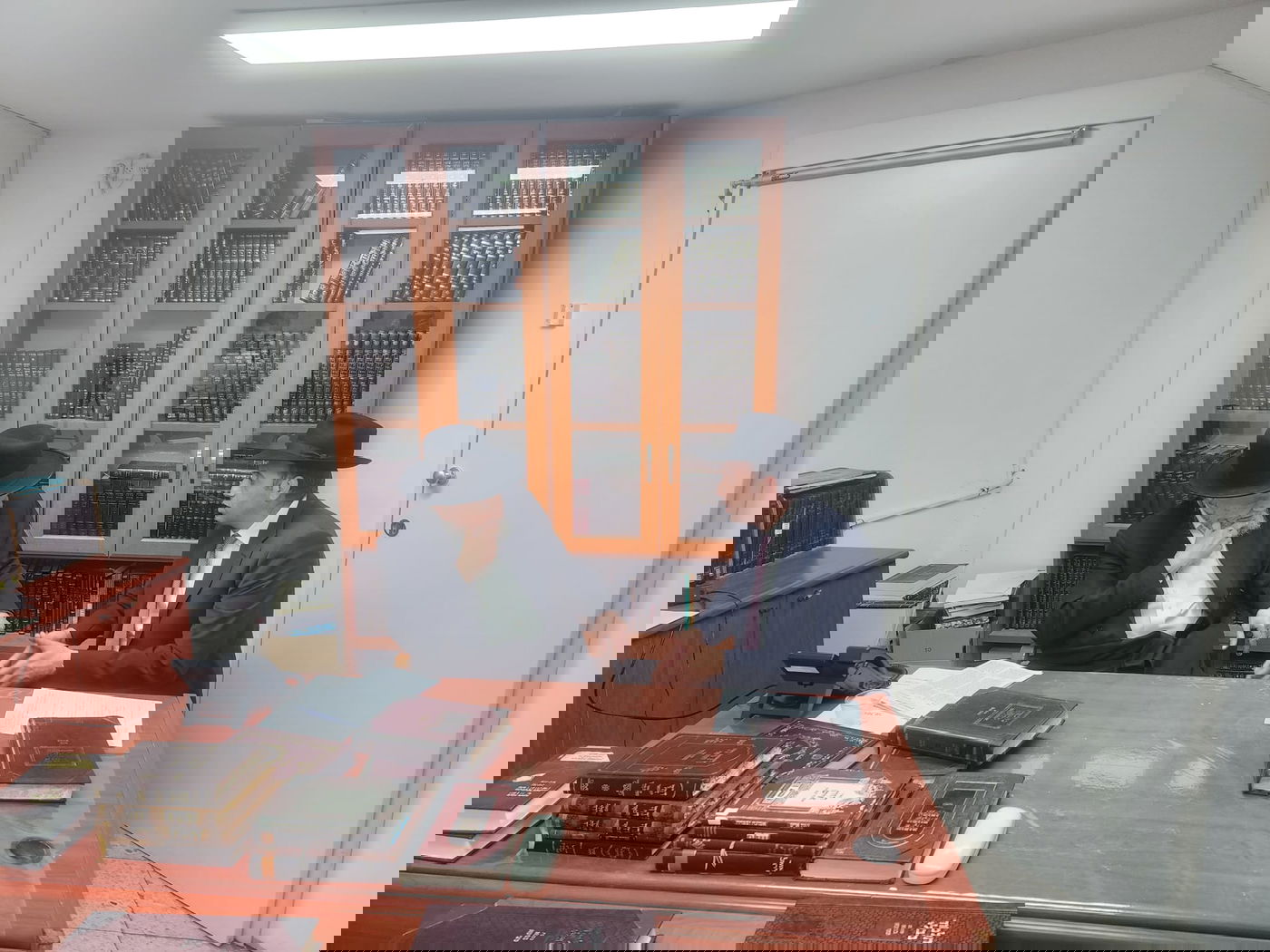 גרינברג במעונו של הגרמ"ה הירש