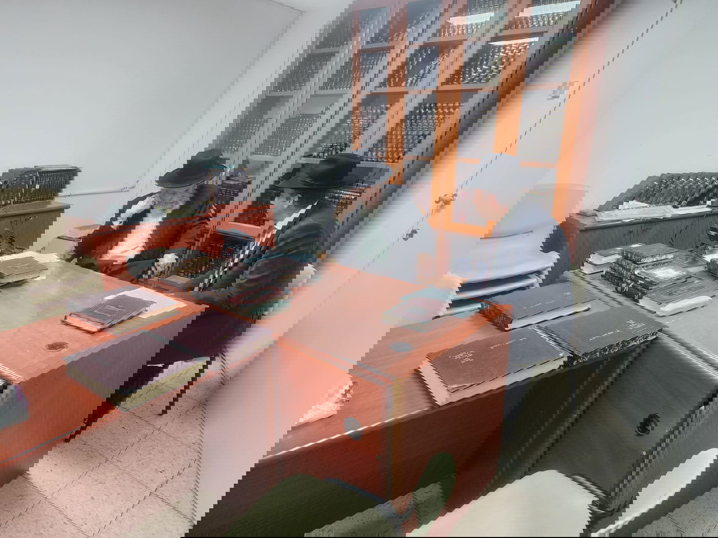 גרינברג במעונו של הגרמ"ה הירש