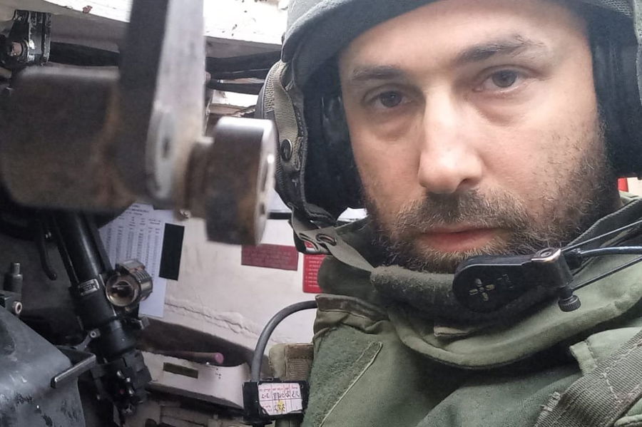 נעם אפשטיין בתוך הטנק עליו פיקד