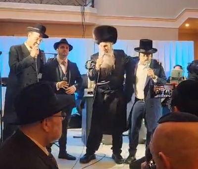 מב"ד ורדיגר, בנו יידל ונכדו החתן עם ליפא שמעלצר בחתונה