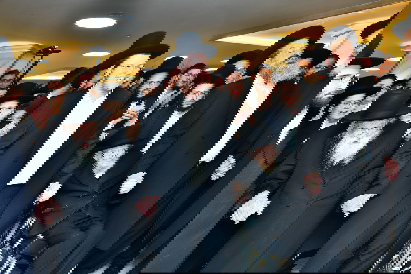 תיעוד משמחת נשואי צאצאי גדולי התורה והיראה; בית 'אמרי יושר – אהלי ישועה'