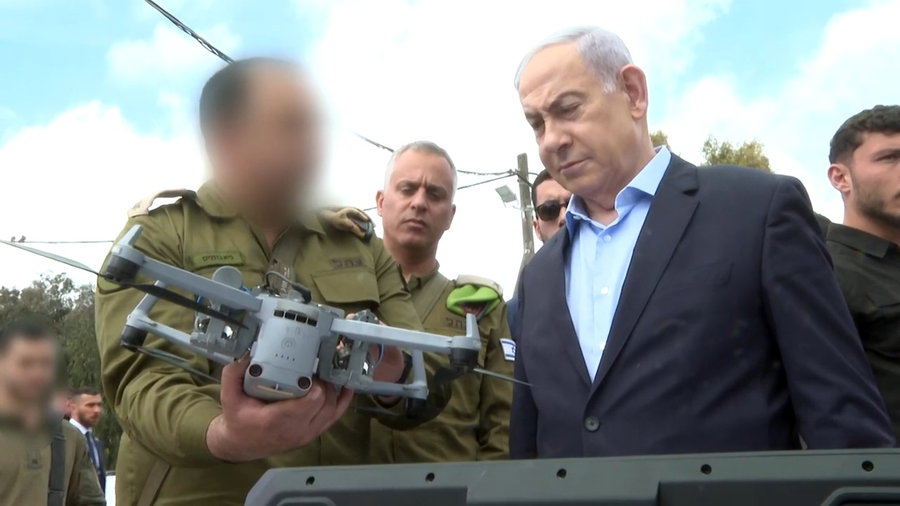 ראש הממשלה עם הלוחמים 