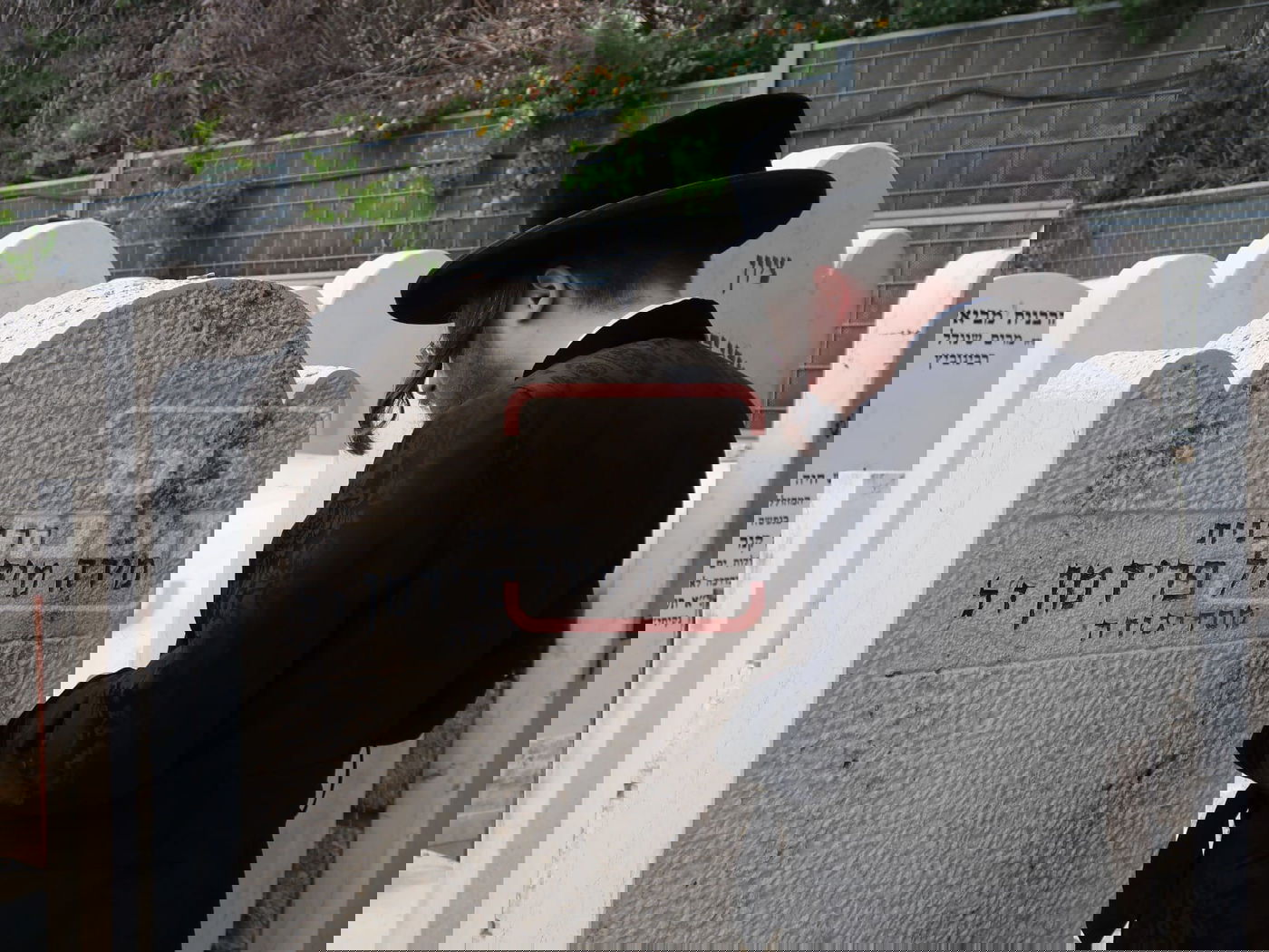 ביום היארצייט של הרבנית, נינה ממשיך נצר הקודש עלה לפקוד את קברה