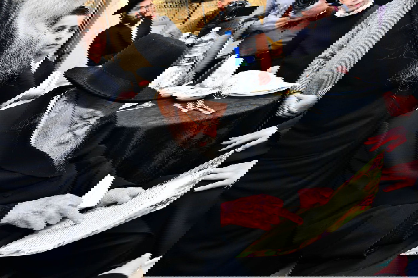 תיעוד משמחת נשואי צאצאי גדולי התורה והיראה; בית 'אמרי יושר – אהלי ישועה'