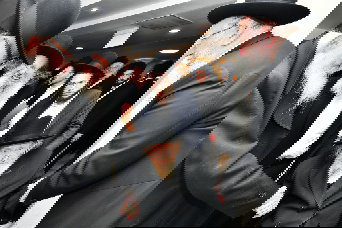 תיעוד משמחת נשואי צאצאי גדולי התורה והיראה; בית 'אמרי יושר – אהלי ישועה'