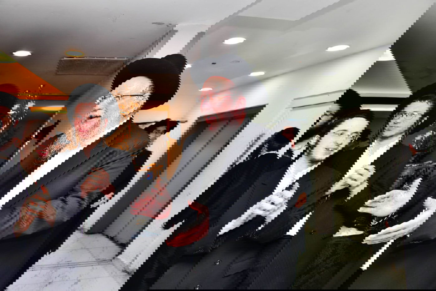 תיעוד משמחת נשואי צאצאי גדולי התורה והיראה; בית 'אמרי יושר – אהלי ישועה'