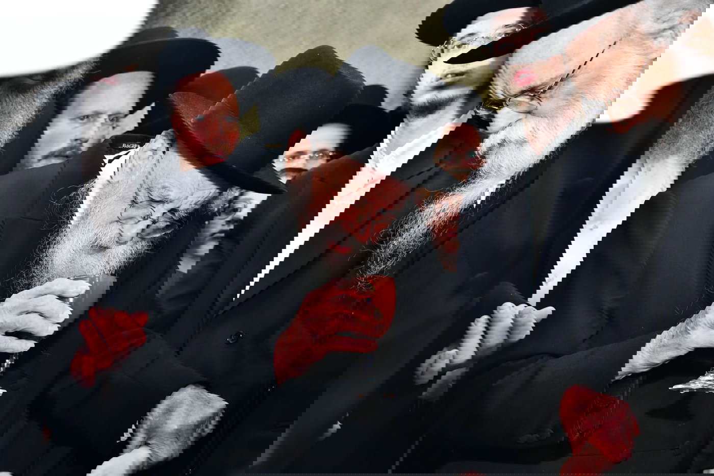 תיעוד משמחת נשואי צאצאי גדולי התורה והיראה; בית 'אמרי יושר – אהלי ישועה'