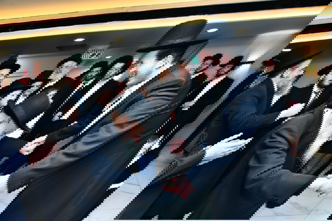 תיעוד משמחת נשואי צאצאי גדולי התורה והיראה; בית 'אמרי יושר – אהלי ישועה'