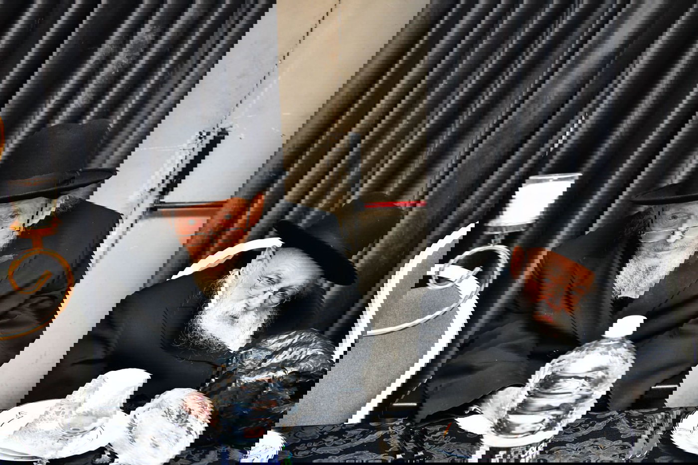 תיעוד משמחת נשואי צאצאי גדולי התורה והיראה; בית 'אמרי יושר – אהלי ישועה'