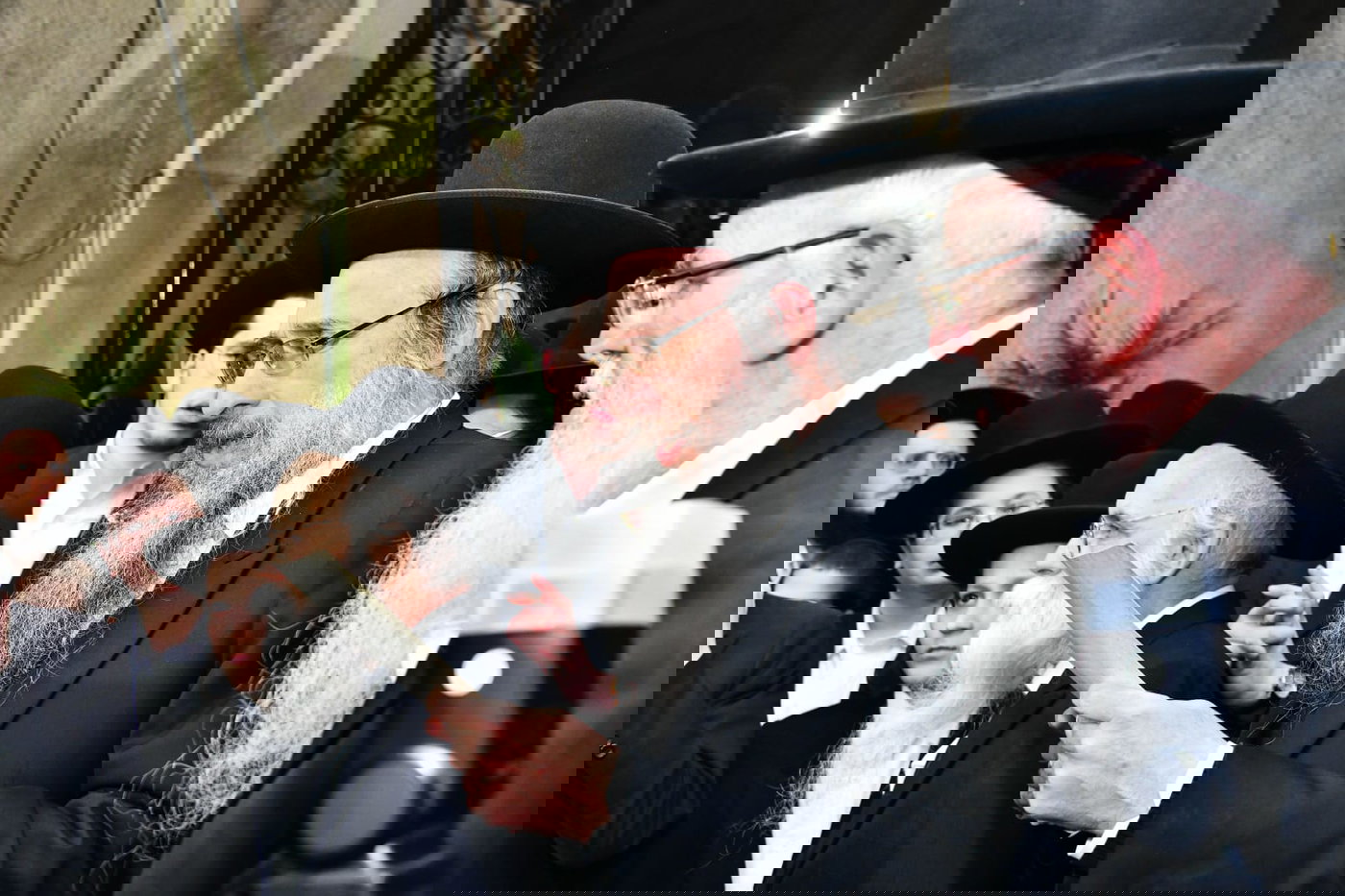 תיעוד משמחת נשואי צאצאי גדולי התורה והיראה; בית 'אמרי יושר – אהלי ישועה'