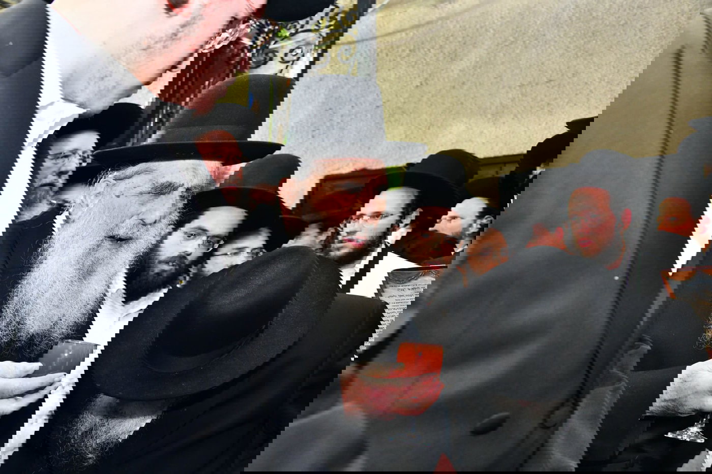 תיעוד משמחת נשואי צאצאי גדולי התורה והיראה; בית 'אמרי יושר – אהלי ישועה'