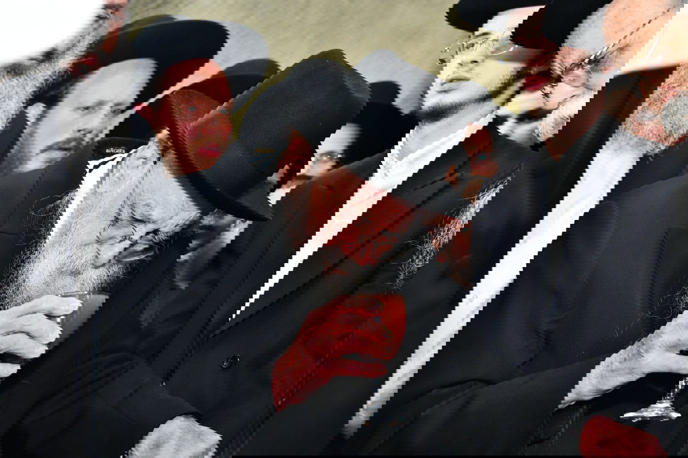 תיעוד משמחת נשואי צאצאי גדולי התורה והיראה; בית 'אמרי יושר – אהלי ישועה'