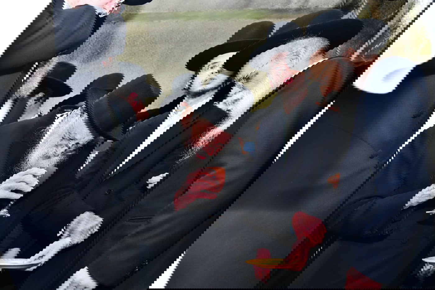 תיעוד משמחת נשואי צאצאי גדולי התורה והיראה; בית 'אמרי יושר – אהלי ישועה'