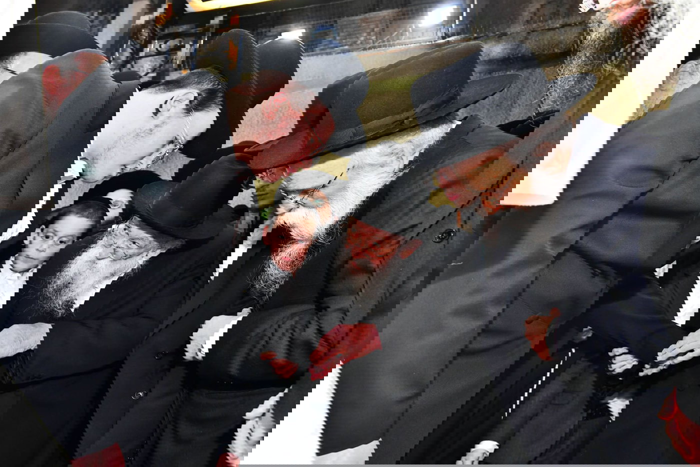 תיעוד משמחת נשואי צאצאי גדולי התורה והיראה; בית 'אמרי יושר – אהלי ישועה'