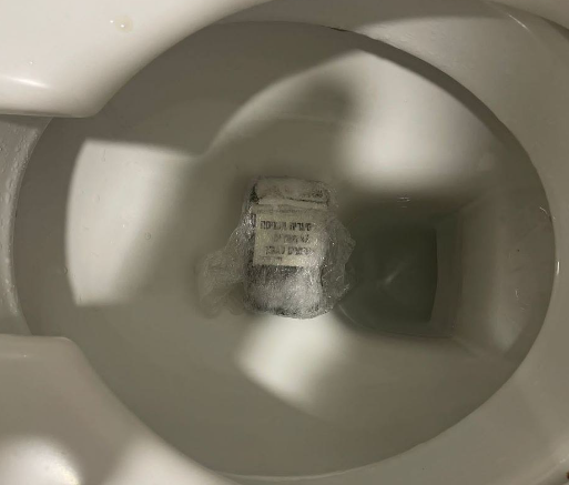 הם ליוו את האסיר לבית החולים - ונדהמו מהממצא באסלה