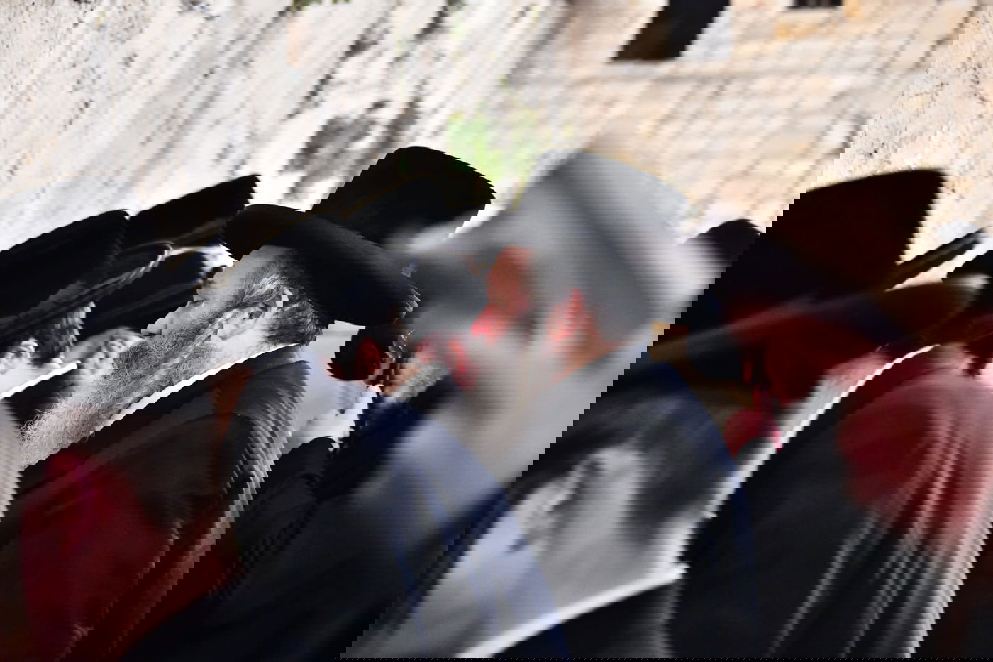 לרפואת האדמו"ר: חסידי ביאלה בעצרת תפילה בכותל המערבי