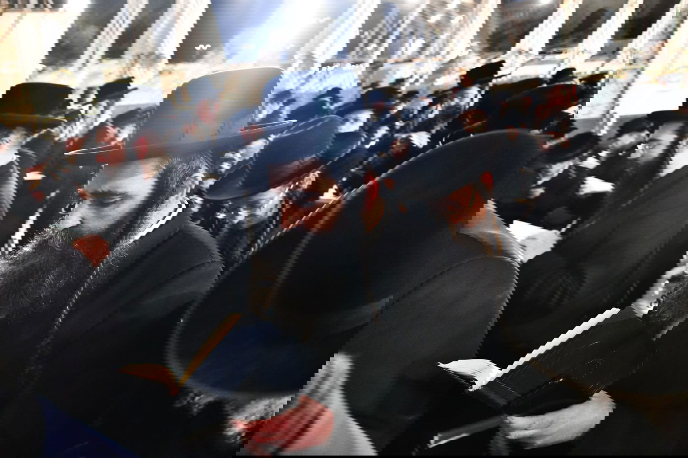 לרפואת האדמו"ר: חסידי ביאלה בעצרת תפילה בכותל המערבי