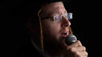 אברהם מרדכי שוורץ מחדש את הניגון של טאהש: "תשועת עולמים"