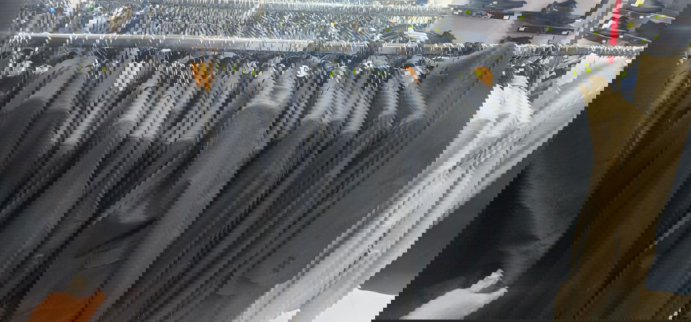 חליפות שנתפסו בחנות