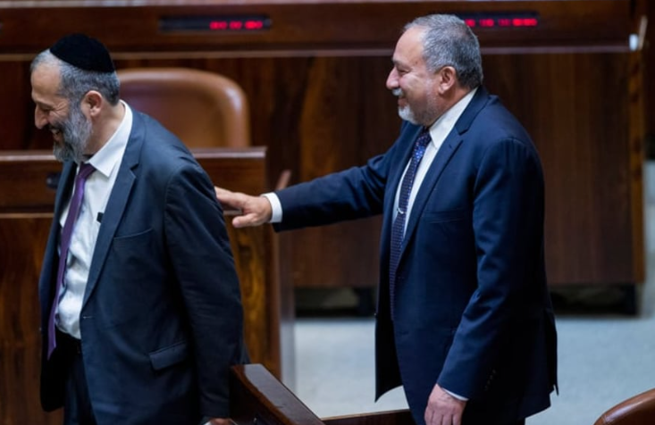 דרעי וליברמן במליאה, בימים טובים יותר