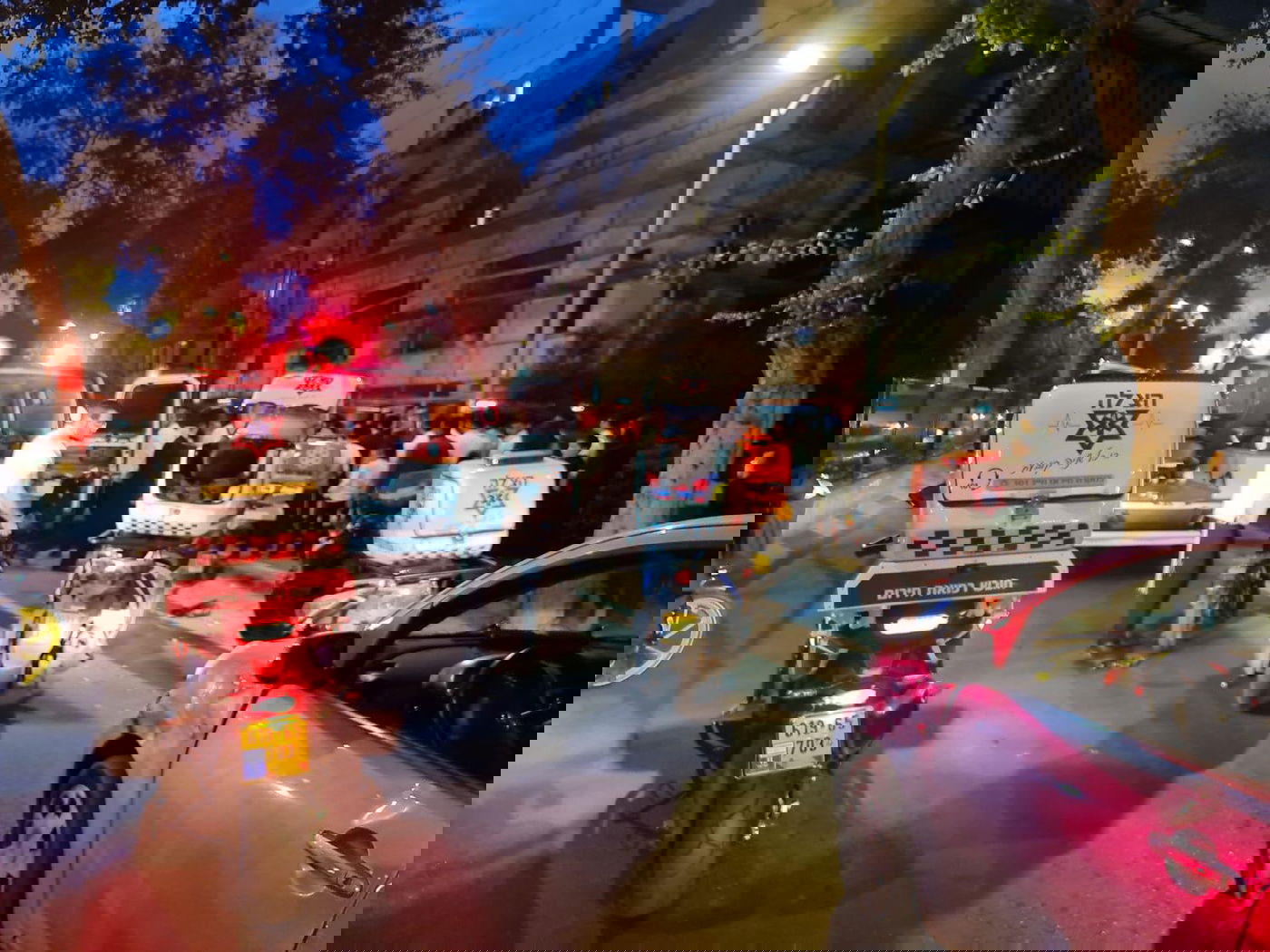 "התחשמל ונפל מגובה" | זירת האירוע בבני ברק