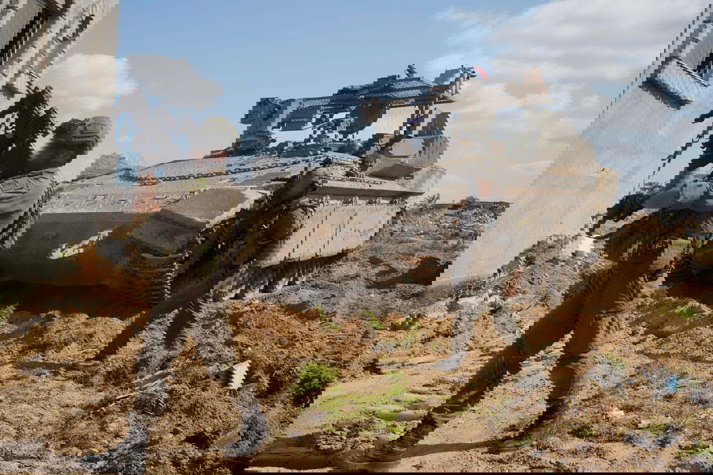 תיעוד משטח האש: נתקלים במחבלים בתוך בניינים ומחסלים