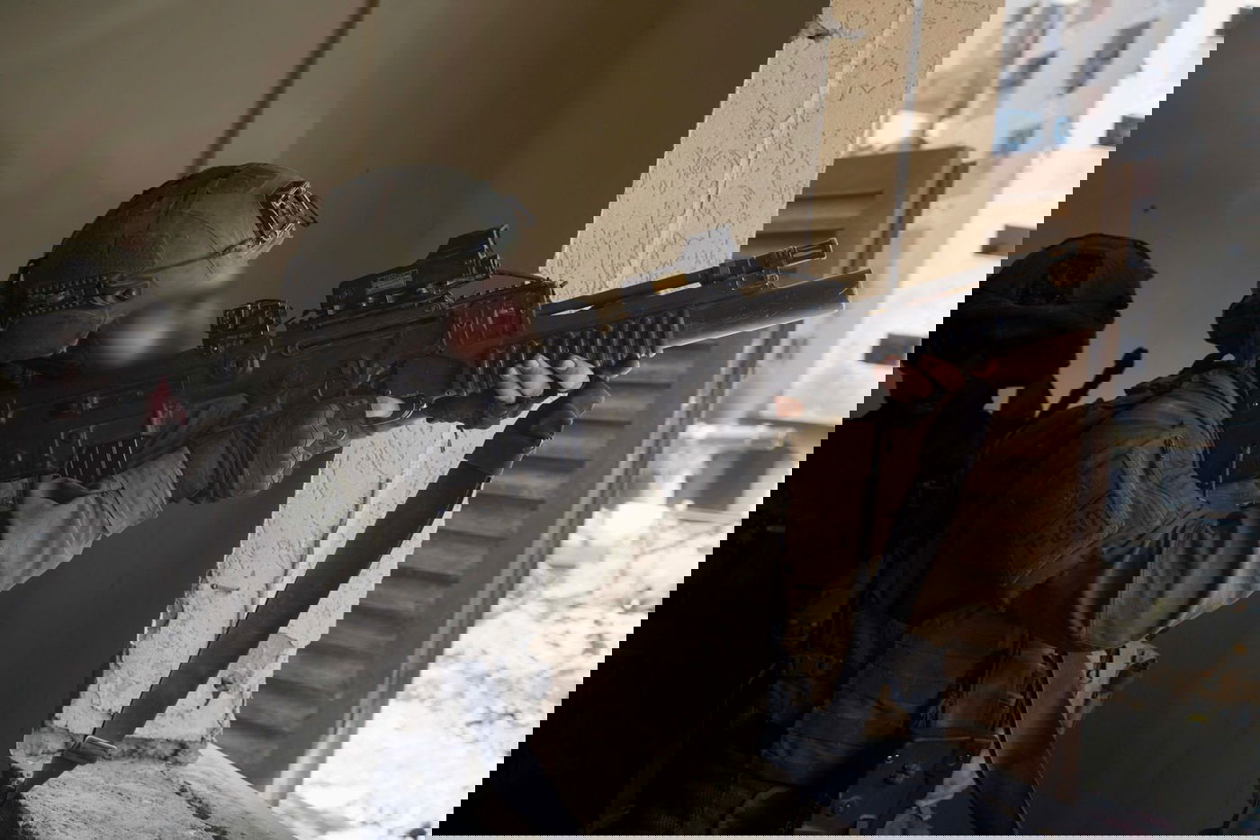 תיעוד משטח האש: נתקלים במחבלים בתוך בניינים ומחסלים