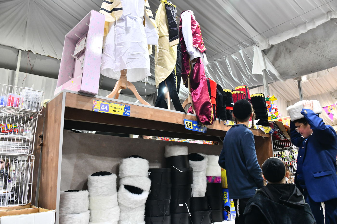 ערב חג הפורים בבני ברק