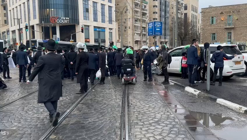 הפגנת אנשי הגר"צ פרידמן בירושלים