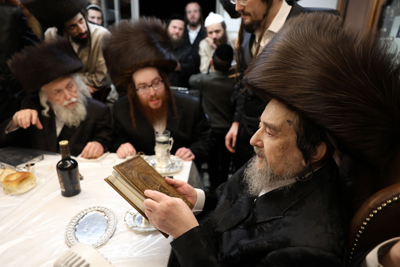 המשפיע הגה"צ רבי יעקב מאיר שכטר בירך 'שהחיינו' ופיזז בשירה | תיעוד