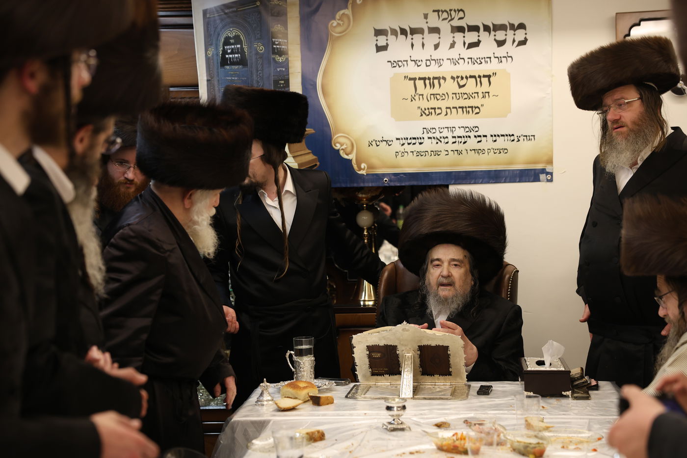 המשפיע הגה"צ רבי יעקב מאיר שכטר בירך 'שהחיינו' ופיזז בשירה | תיעוד