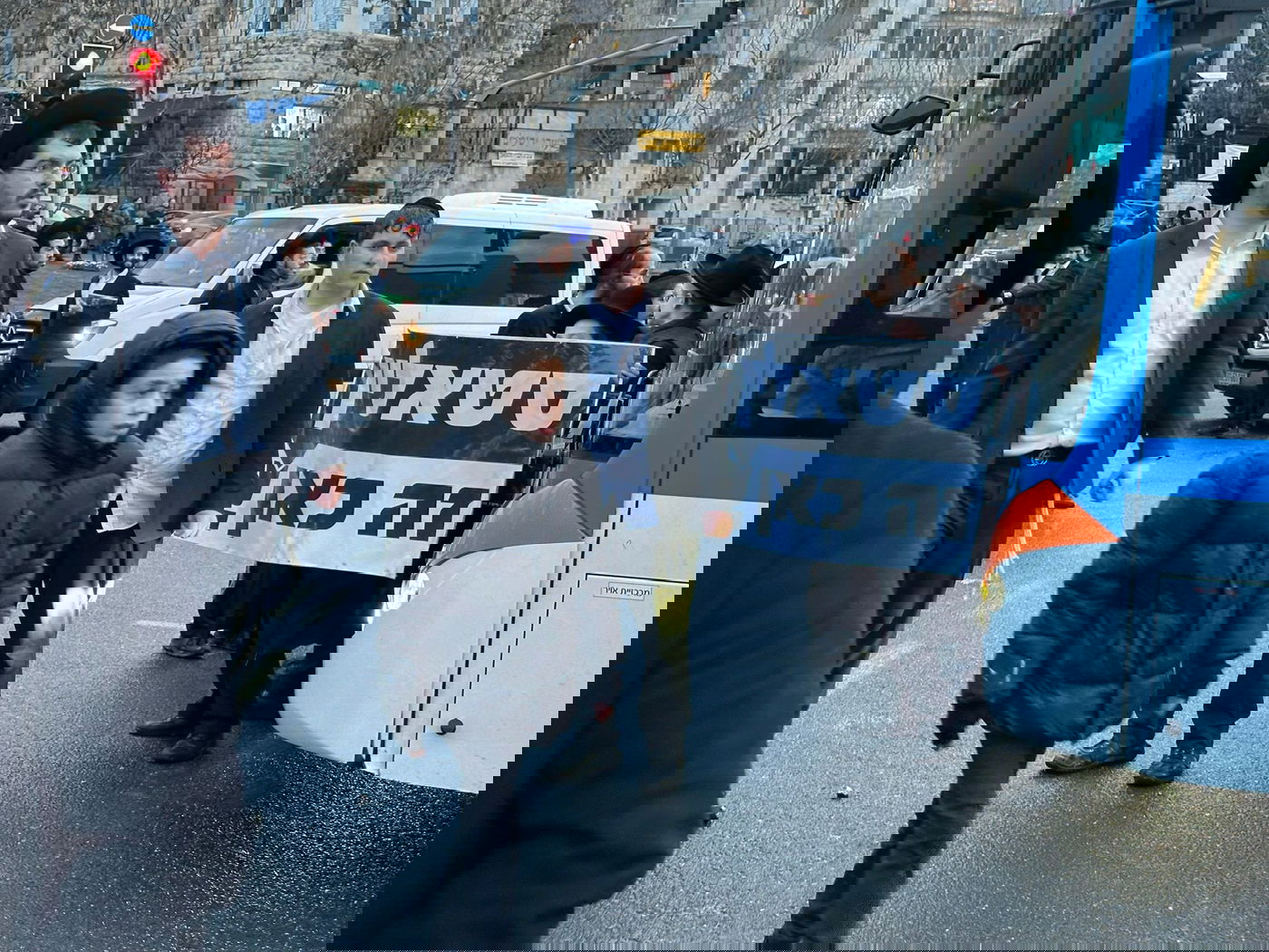 בושה וחרפה: הרצ"פניקים קראו לשוטרים - "נאצים, תמותו בעזה"