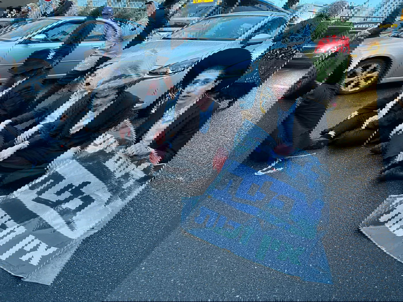 בושה וחרפה: הרצ"פניקים קראו לשוטרים - "נאצים, תמותו בעזה"