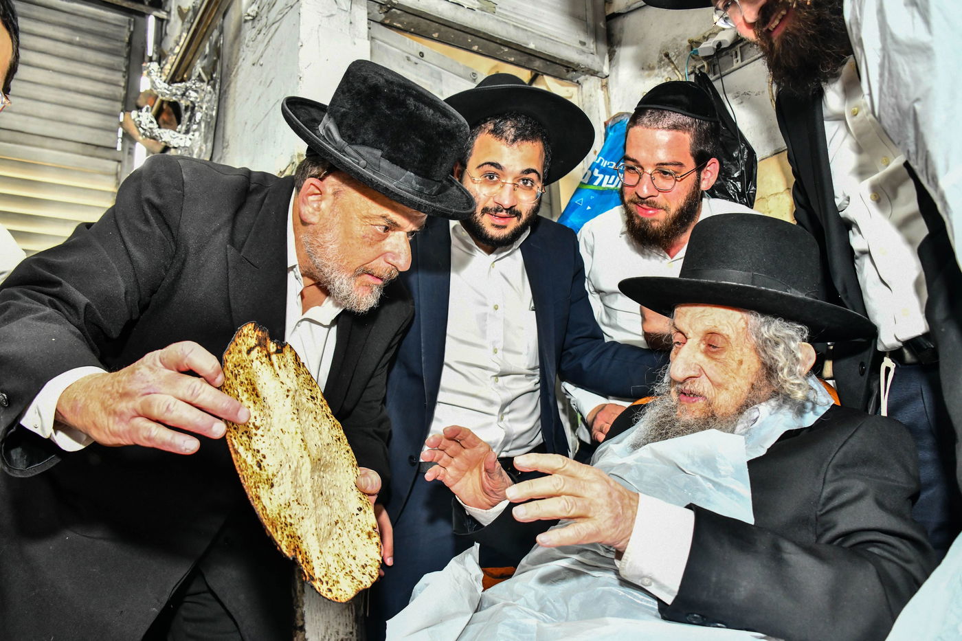 ראש הישיבה באפיית מצות