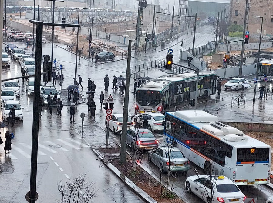 ההפגנה סמוך לגשר המיתרים ולתחנה המרכזית בירושלים, כעת