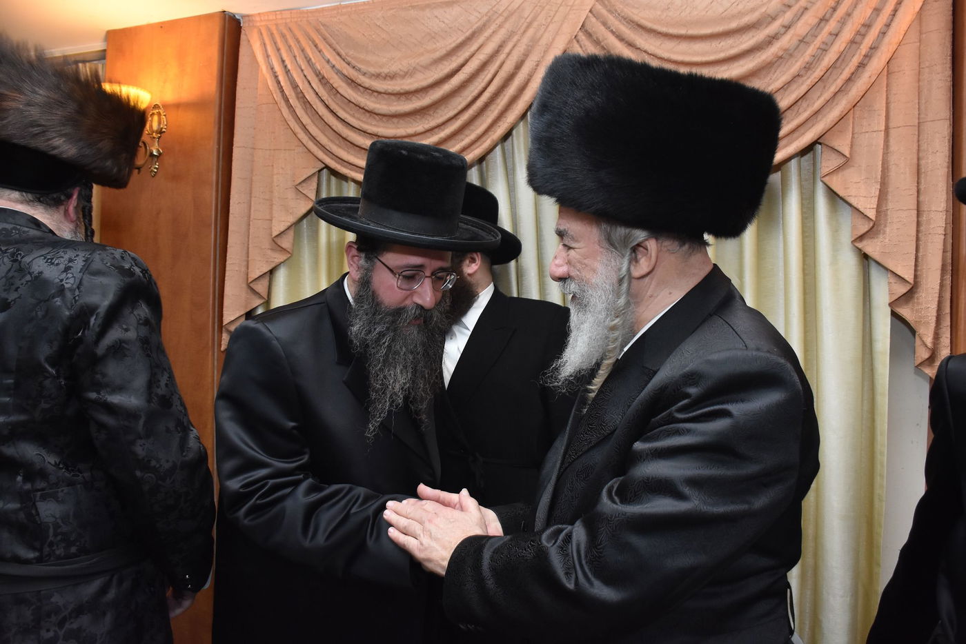 שמחת התנאים בחצרות החסידויות זוויעל אשדוד, ליז'ענסק ואשלג