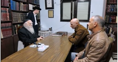 הרב פרידמן ואנשי אחים לנשק