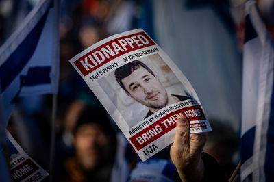 אחרי פרישת רונן צור: גם היועץ החדש עוזב את מטה משפחות החטופים