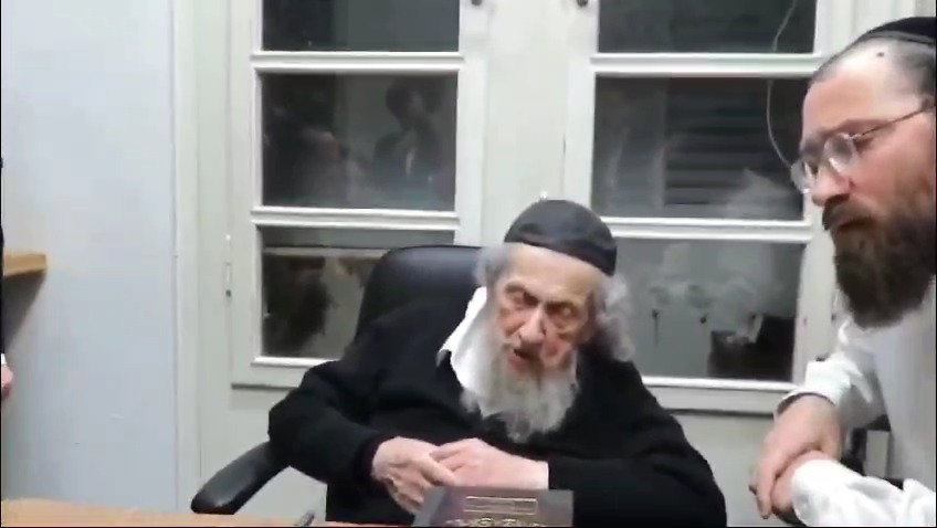 ראש הישיבה ובני המשפחות באמירת "אחינו כל בית ישראל"