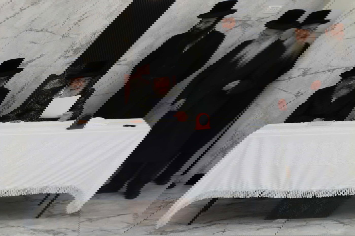 ביקור האדמו"ר מויזניץ עם בנו הרה"צ רבי חיים מאיר הגר בת"ת ויז'ניץ בבני ברק