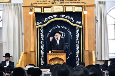 הגר"ש גלאי בהיכל ישיבת מיר