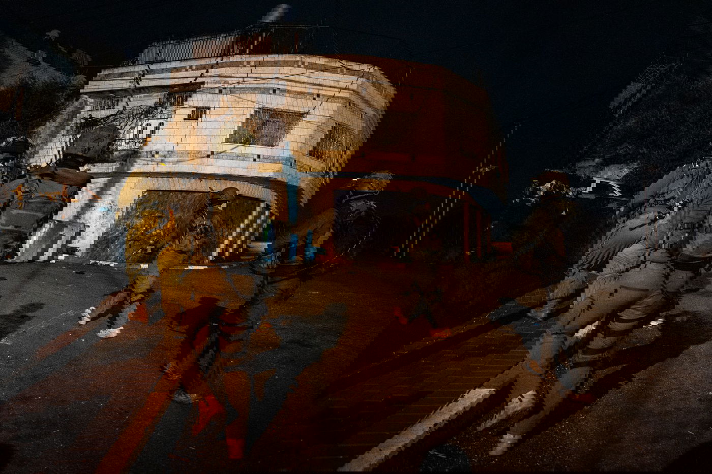 34 מבוקשים נעצרו הלילה; כספים ואמל"ח נתפסו | תיעוד