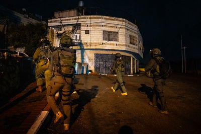 34 מבוקשים נעצרו הלילה; כספים ואמל"ח נתפסו | תיעוד