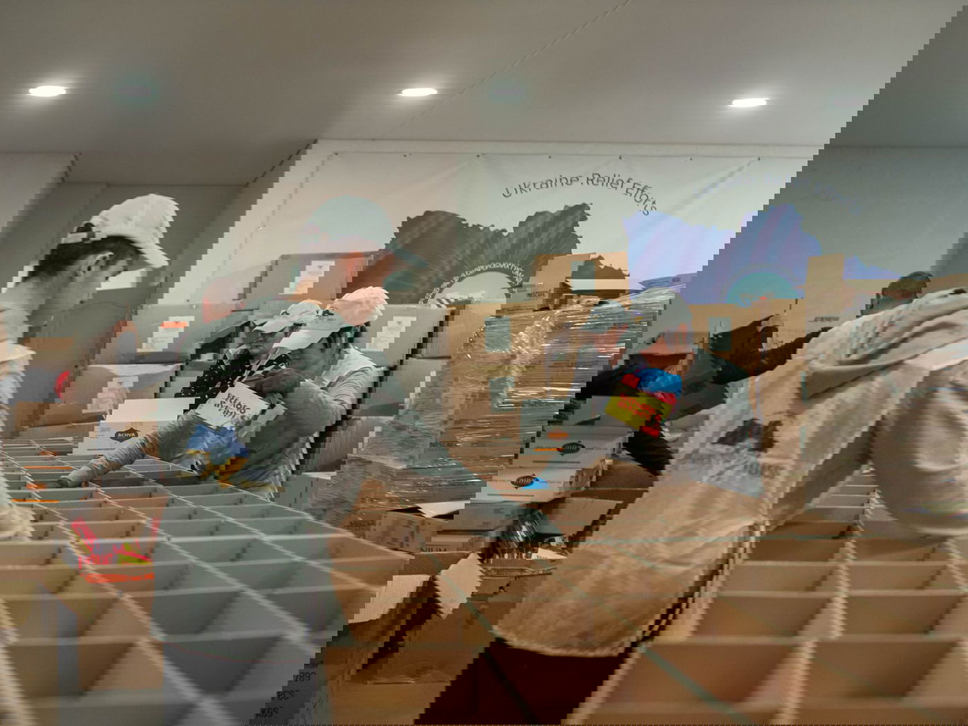 חיילים יהודים באוקראינה מקבלים לראשונה משלוחי מנות | תיעוד