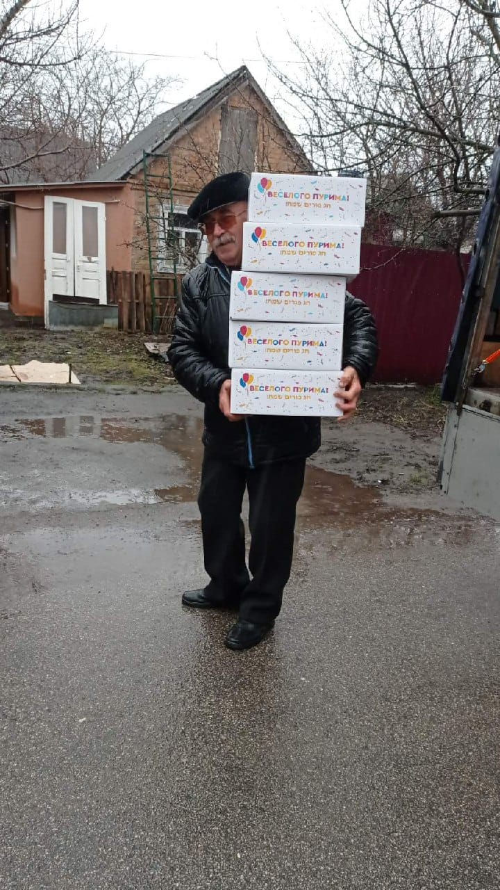 חיילים יהודים באוקראינה מקבלים לראשונה משלוחי מנות | תיעוד