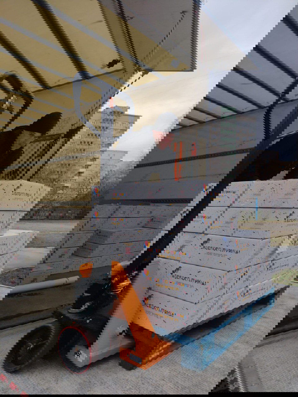 חיילים יהודים באוקראינה מקבלים לראשונה משלוחי מנות | תיעוד