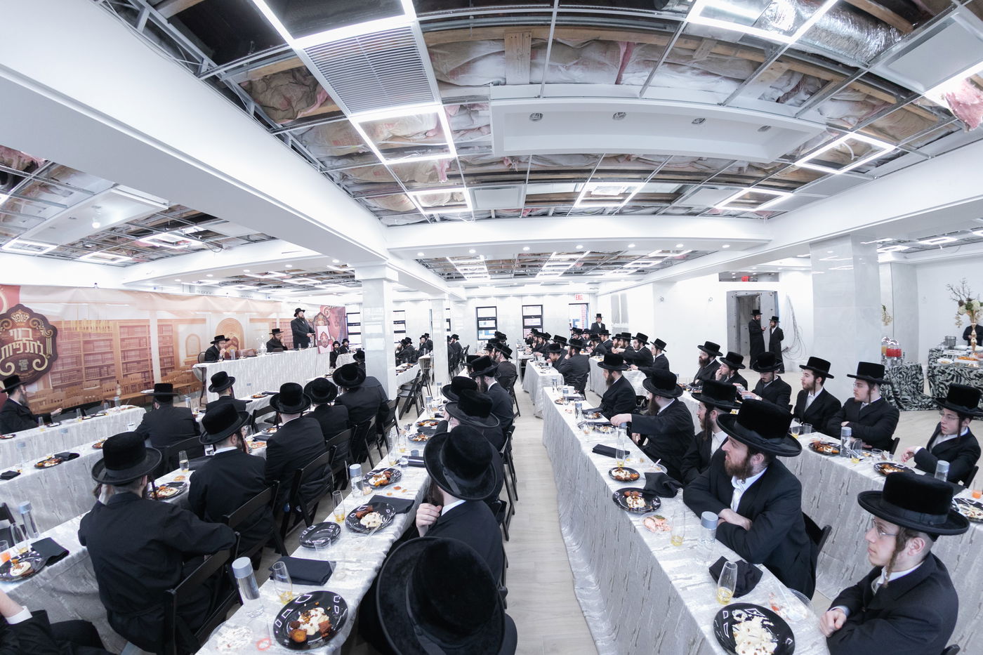 מסיבה של מצווה בחצה"ק פאפא